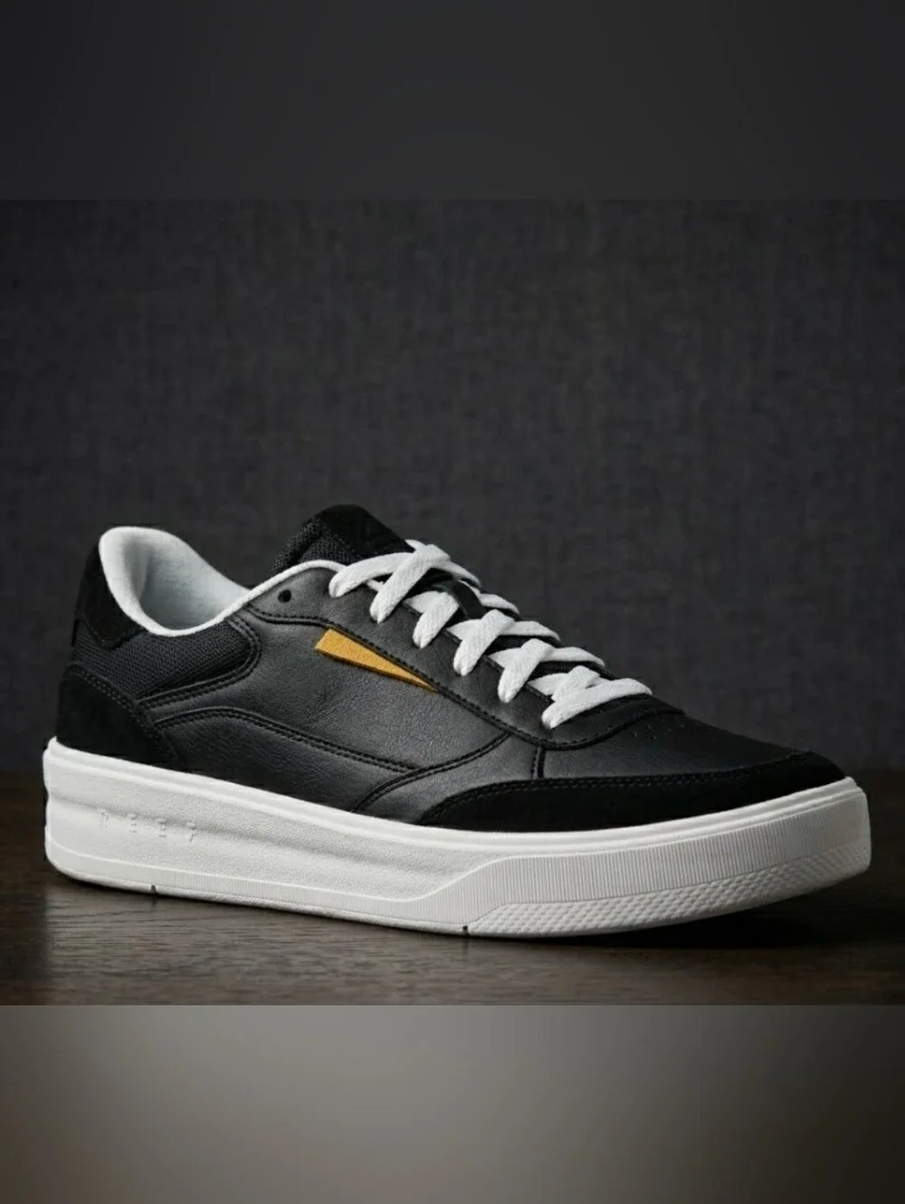 NEW! Reef Men's Black Low-Top Leather Sneakers with White Sole Sz 11 - Picture 1 of 10